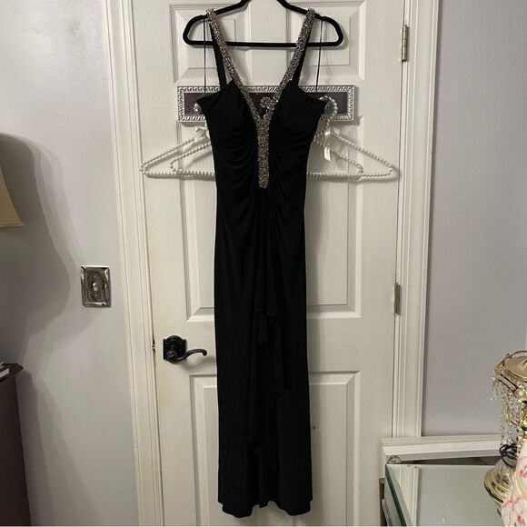 Elegant Black Evening Dress - Picture 1 of 14